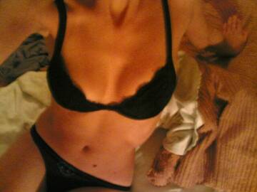 Public Photo of micinasexybionda