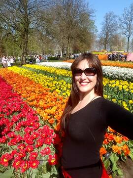 I love tulips without bra