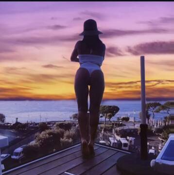 Public Photo of DamaRossa